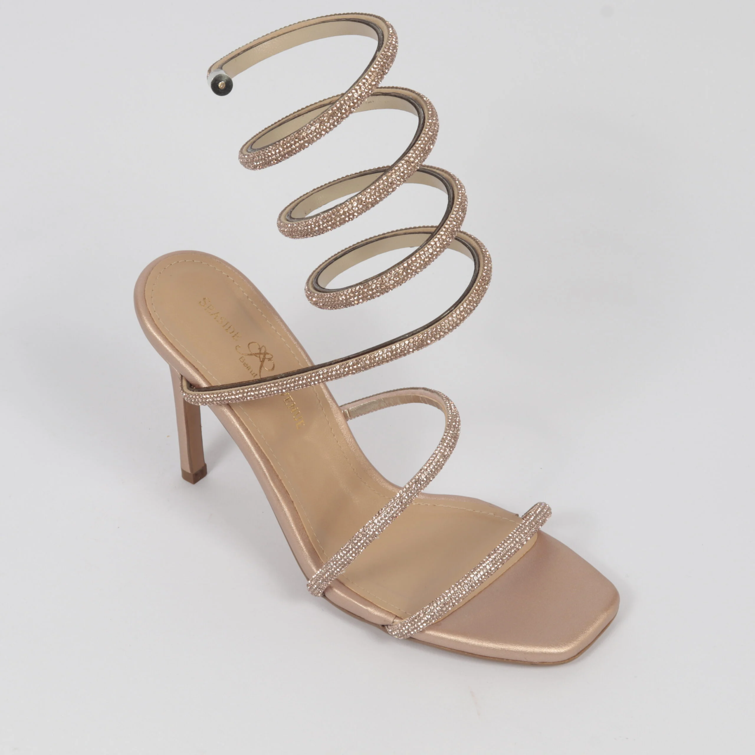 Sandales à lanières brillantes